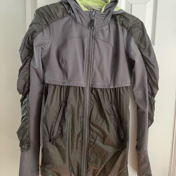 Lululemon wind jacket - Picture 4 of 4